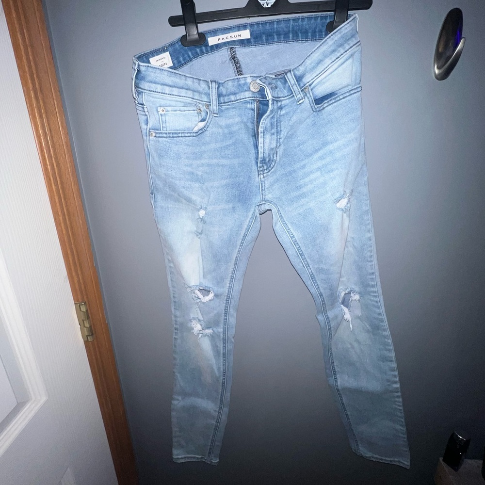 Used 30x32 Ripped Skinny Jeans